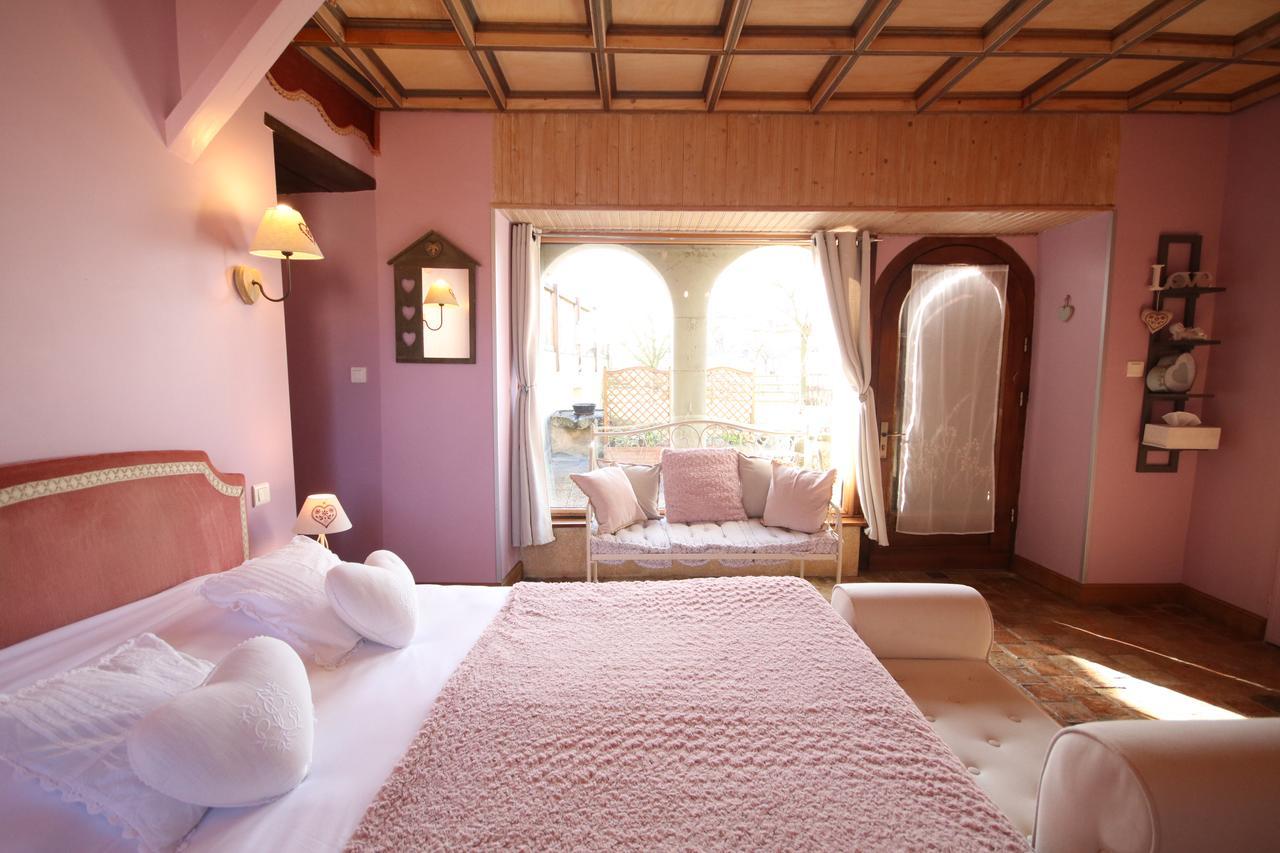 Chambres D'Hotes Les Delices De La Roche Louresse-Rochemenier Eksteriør billede